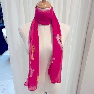Scarf chiffon pink with the floral print. Very light and cool.
NWT